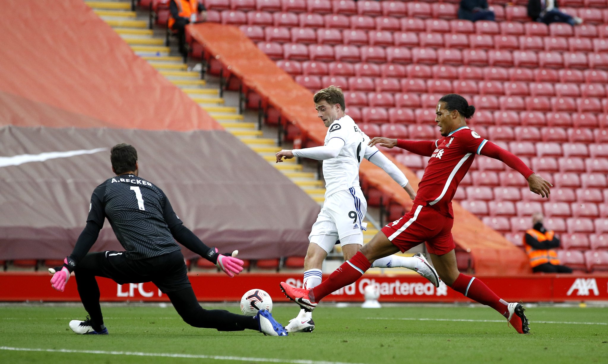 凭借其出众 凭借其出众